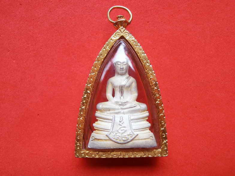 หลวงพ่อโสธร รุ่น ๘๐ ปี กรมตำรวจ เนื้อเงินขัดเงาบางส่วน นิยมคอสามเส้น เลี่ยมทองสวยเดิม