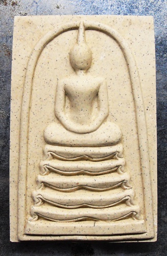 พระสมเด็จพิมพ์จัมโบ้หลวงปู่หงษ์รุ่นแชยิด๙๖ปี ปี56สวยๆไม่มีกลองครับ