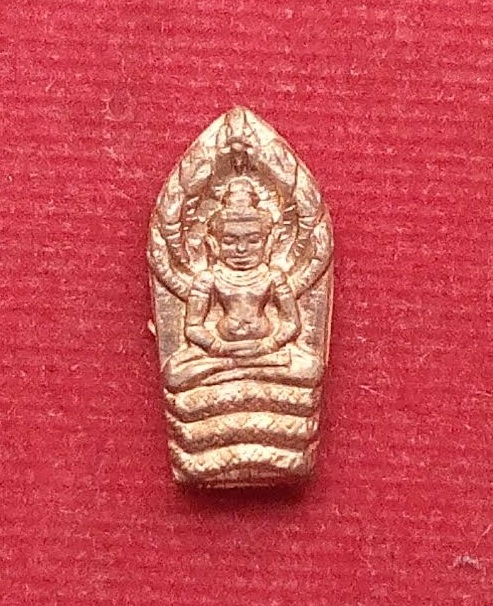 พระปรกมะขาม หลวงพ่อแพ วัดพิกุลทอง สิงห์บุรี ปี39 ตอกโค๊ตด้านหลัง เนื้อทองแดงผิวไฟ...เคาะเดียวแดง...