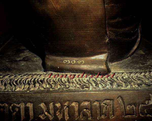 รูปหล่อบูชาหลวงพ่อคูณ ปริสุทโธ วัดบ้านไร่ รุ่นเมตตามหาลาภ ปี 2537 สวยมากค่ะ