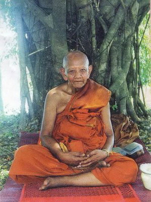 สมเด็จงาแกะ ๙ ชั้น หลวงปู่หงส์ พรหมปัญโญ อ.ปราสาท จ.สุรินทร์