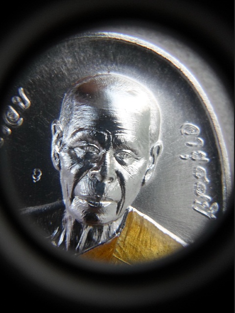 เหรียญรูปไข่ครึ่งองค์ ที่ระลึกผูกพันธสีมา หลวงพ่อสิน หมายเลขสวย ๆ ๘๐๘