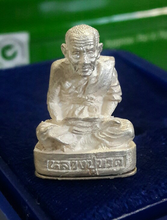 >>>1500<<< รูปหล่อหลวงปู่ทวด จัดสร้างโดยค่ายเสนาณรงค์ จ.สงขลา (เนื้อเงิน)