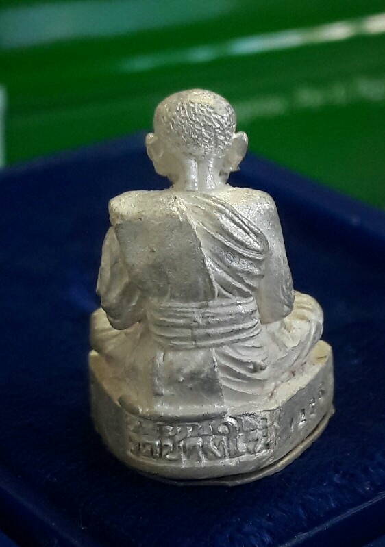 >>>1500<<< รูปหล่อหลวงปู่ทวด จัดสร้างโดยค่ายเสนาณรงค์ จ.สงขลา (เนื้อเงิน)