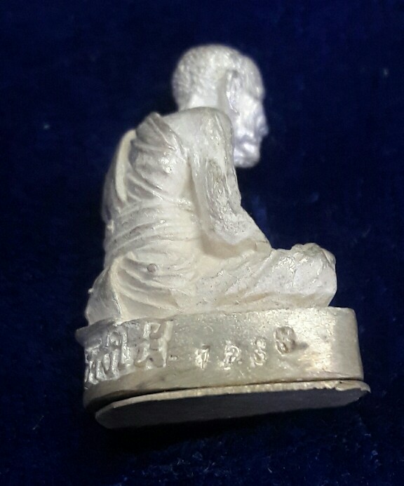 >>>1500<<< รูปหล่อหลวงปู่ทวด จัดสร้างโดยค่ายเสนาณรงค์ จ.สงขลา (เนื้อเงิน)