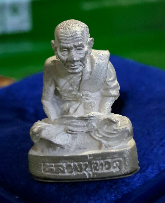 >>>1500<<< รูปหล่อหลวงปู่ทวด จัดสร้างโดยค่ายเสนาณรงค์ จ.สงขลา (เนื้อเงิน)