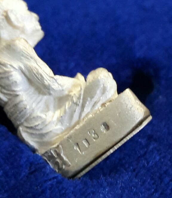 >>>1500<<< รูปหล่อหลวงปู่ทวด จัดสร้างโดยค่ายเสนาณรงค์ จ.สงขลา (เนื้อเงิน)