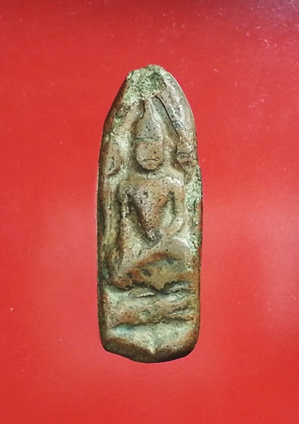 พระขุนแผน พิมพ์แตงกวาผ่าซีก กรุวัดพระรูป (มีซ่อม)