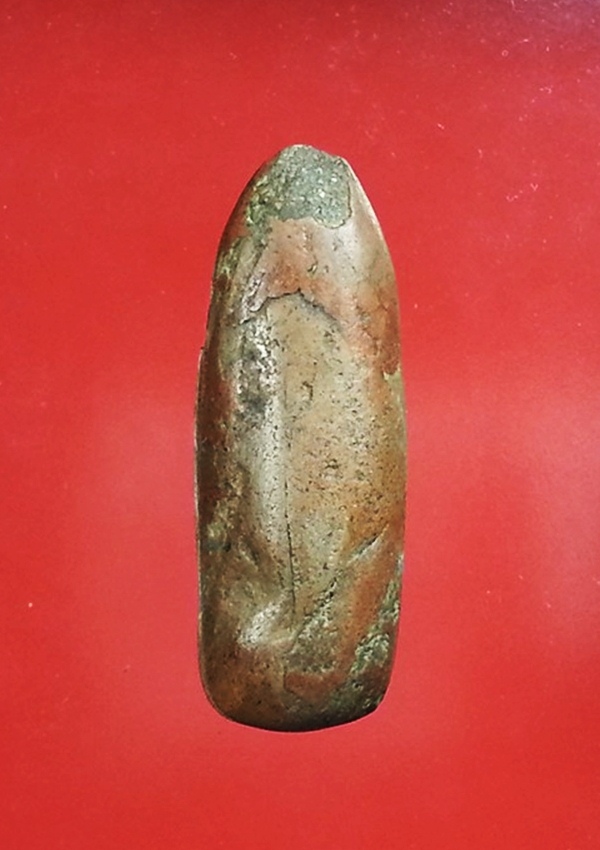 พระขุนแผน พิมพ์แตงกวาผ่าซีก กรุวัดพระรูป (มีซ่อม)