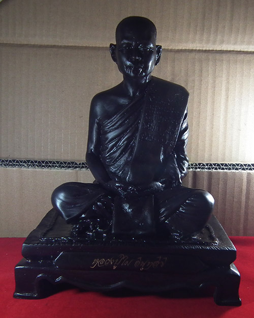  พระบูชารุ่นแรก หลวงปู่ไม อินทสิริ ขนาดหน้าตัก ๕ นิ้ว ปี.๒๕๕๕