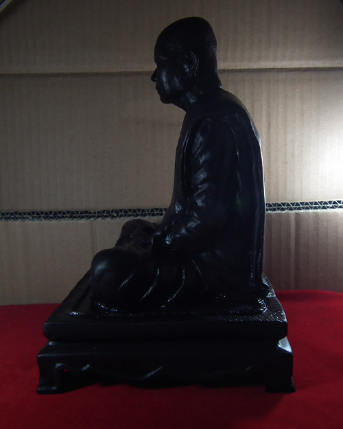  พระบูชารุ่นแรก หลวงปู่ไม อินทสิริ ขนาดหน้าตัก ๕ นิ้ว ปี.๒๕๕๕