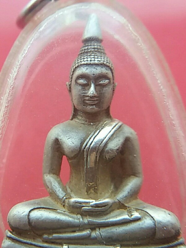 หลวงพ่อโสธร 80ปีกรมตำรวจ เนื้อเงินปัดเงา มีเส้นคอ