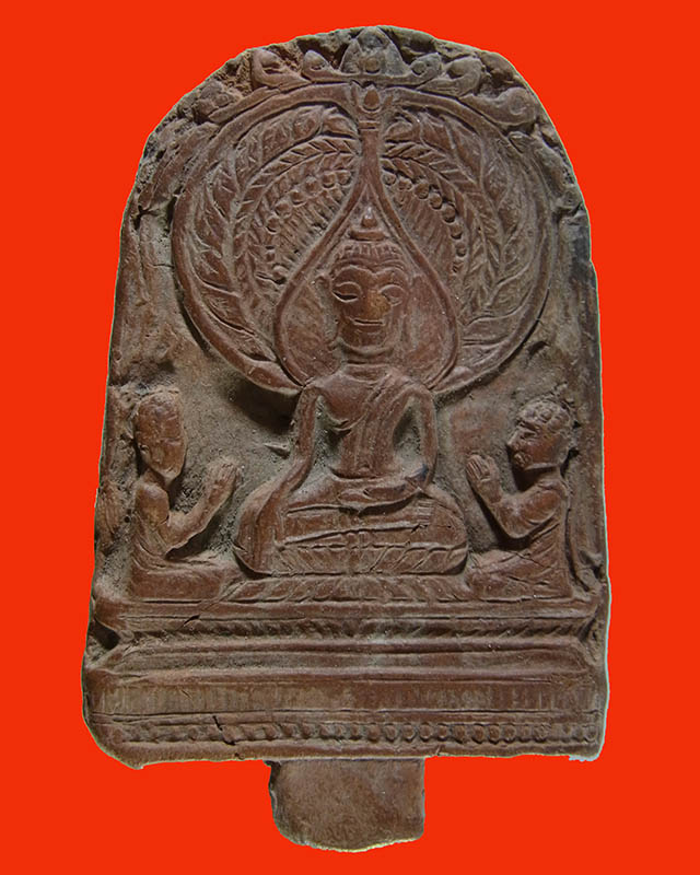 พระเนื้อดินศิลปะเชียงแสนสภาพยังสมบูรณ์ครับ