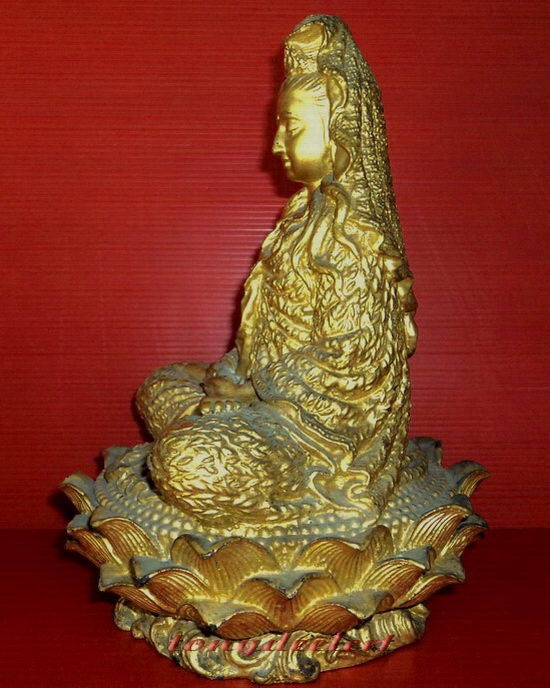 รูปหล่อบูชาเจ้าแม่กวนอิมนั่งสมาธิบนดอกบัว ปิดทอง สวยมากค่ะ