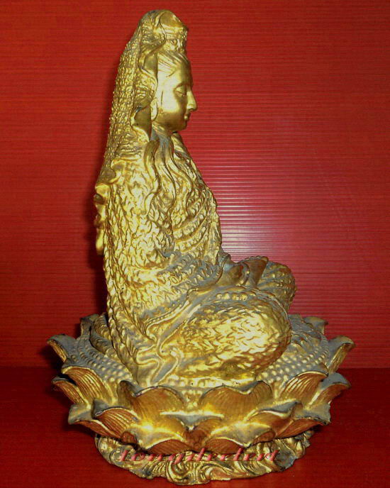 รูปหล่อบูชาเจ้าแม่กวนอิมนั่งสมาธิบนดอกบัว ปิดทอง สวยมากค่ะ