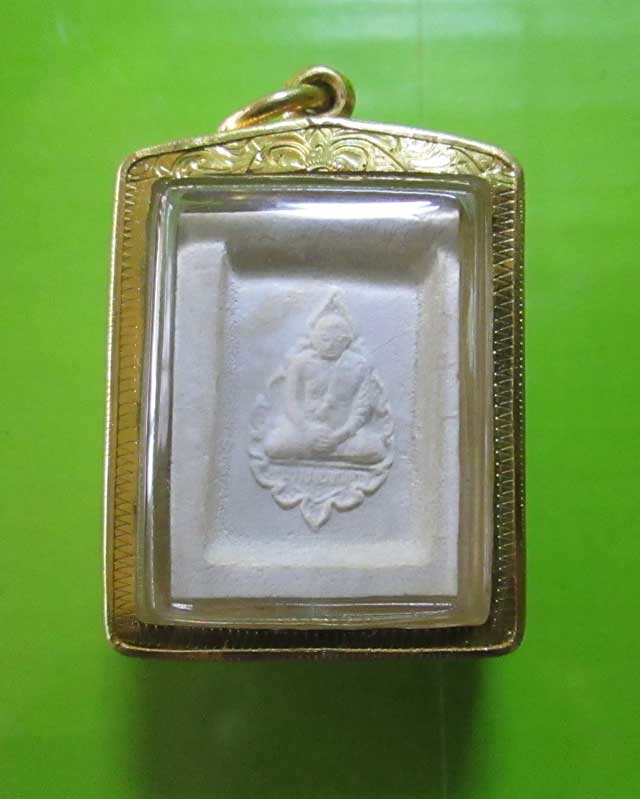 พระผงคำข้าวมหาลาภ รุ่นแรก หลวงพ่อฤาษีลิงดำ สวยเลี่ยมทอง พร้อม ใช้