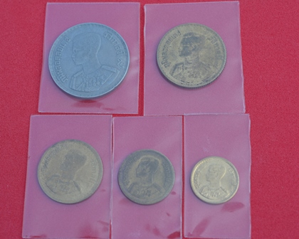 เหรียญปี 2500 ในรัชกาลที่ 9 ครบชุด 1 บาท ,50 สต.,25 สต.,10 สต.,5 สต. รวม 5 เหรียญ 