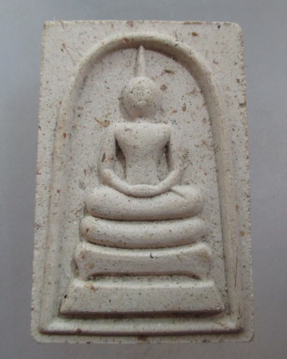 พระสมเด็จรุ่นไตรมาสหลวงปู่แผ้ว ปวโร