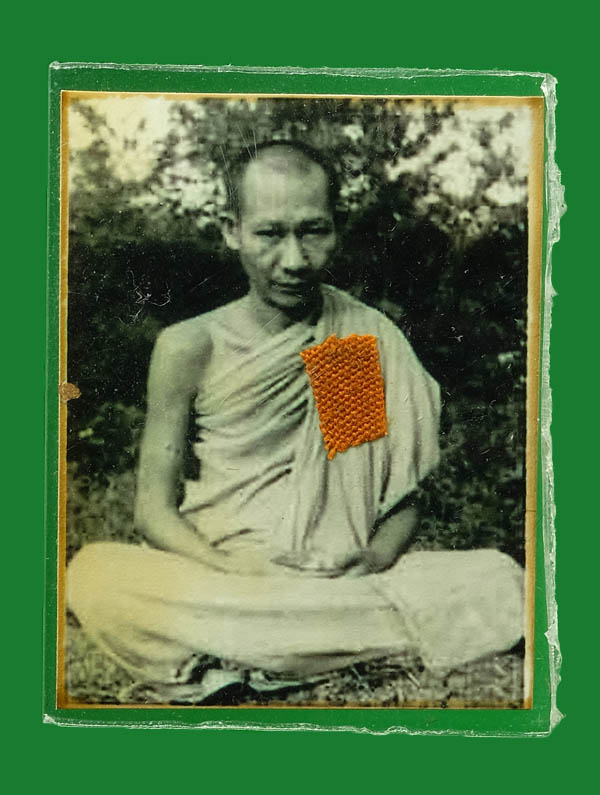 รูปถ่าย หลวงพ่อเกษม ติดจีวร ปี 18 เคาะเดียวแดง ค่ะ