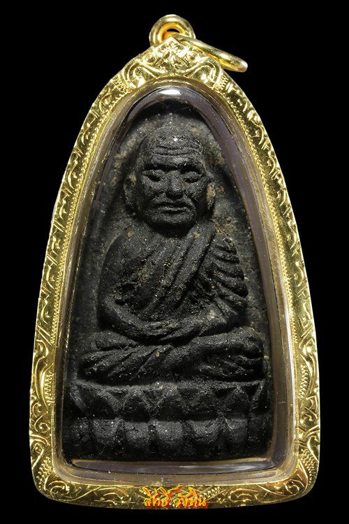 พระหลวงปู่ทวดเนื้อว่านปี 2524((((พิมพ์ใหญ่)))) เลี่ยมทองยกซุ้มงามๆ+บัตรรับรอง