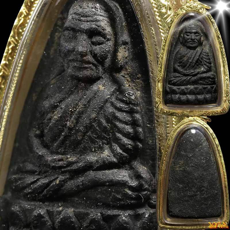 พระหลวงปู่ทวดเนื้อว่านปี 2524((((พิมพ์ใหญ่)))) เลี่ยมทองยกซุ้มงามๆ+บัตรรับรอง