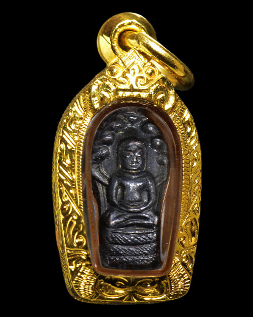 พระปรกใบมะขามรุ่นแรก หลวงปู่ตื้อ วัดป่าอรัญญวิเวก จ.นครพนม+เลี่ยมทองหนาหนาครับ