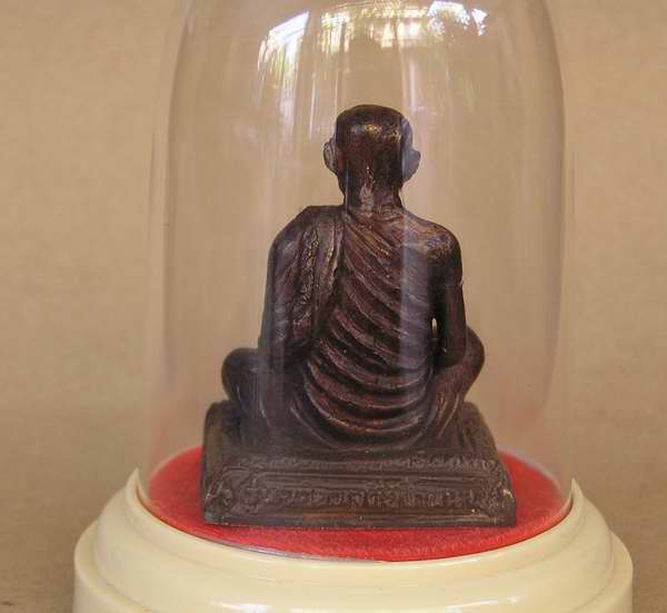 หลวงตามหาบัว รุ่ นฉลองเจดีย์น้ำ หนาว ตั้งหน้าร ถ พร้อมครอบแก้ว 