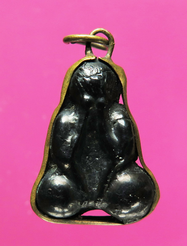 พระปิดตา 2 หน้า เนื้อเมฆพัตร พิมพ์ใหญ่ วัดท่าตำหนัก ปี 24XX