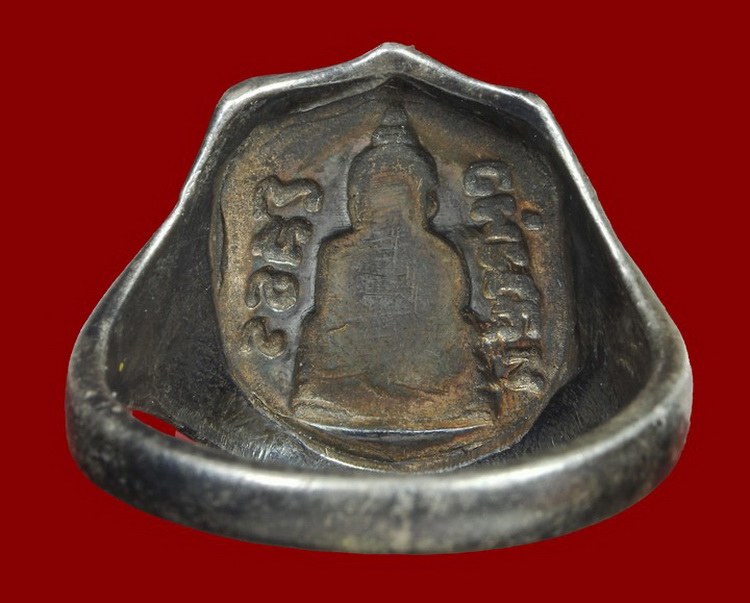 แหวนลงยาสีน้ำเงิน ปี 06 และปี 09 เคาะเดียวครับ