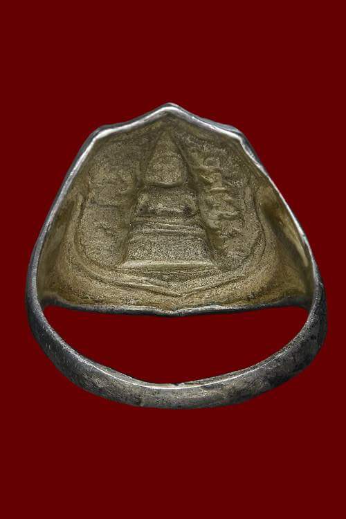 แหวนลงยาสีน้ำเงิน ปี 06 และปี 09 เคาะเดียวครับ