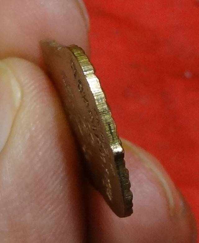  หลวงพ่อเงิน เสมากลาง กะไหล่ทองเต็ม