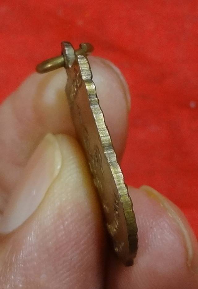  หลวงพ่อเงิน เสมากลาง กะไหล่ทองเต็ม