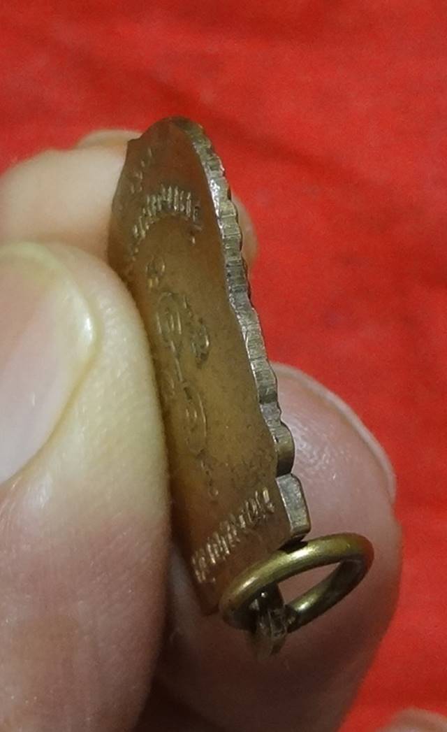  หลวงพ่อเงิน เสมากลาง กะไหล่ทองเต็ม