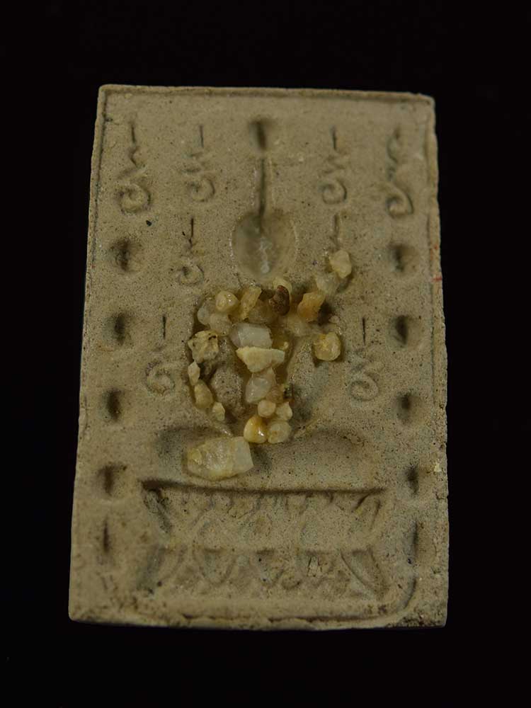 สมเด็จคู่ชีวิต พิมพ์พิเศษ เนื้อเทาด้านหลังโรยพระธาตุ ด้านหน้าฝังเพรชรหน้าทั่งหลวงปู่หมุนวัดบ้านจาน 5