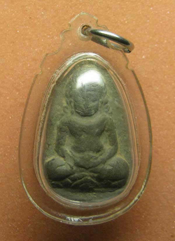 พระร่วงนั่ง กรุเจดีย์ห้ายอด วัดห้วยเสือ เพชรบุรี ปี 2462หลวงปู่ศุข วัดปากคลองมะขามเฒ่าปลุกเสก