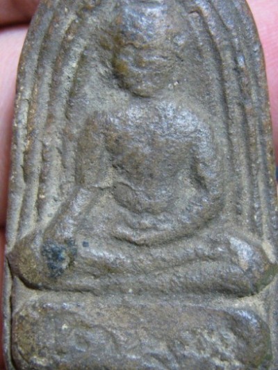 พระนั่งมารวิชัย เนื้อดิน กรุวัดเมืองศาสน์ จ.ลำปาง พระดูง่ายดี มีบัตรรับรอง