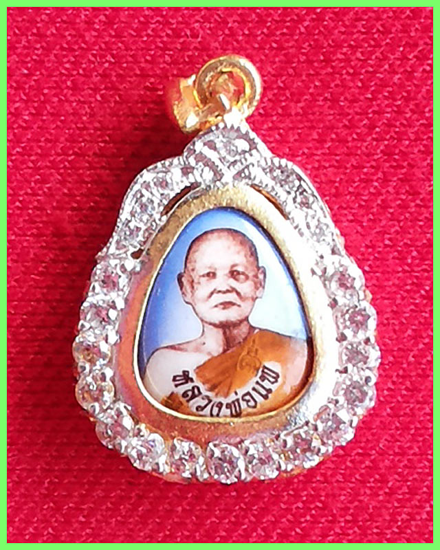 ล๊อกเก็ตล้อมพลอยหลวงพ่อแพ วัดพิกุลทอง อ.ท่าช้าง จ.สิงห์บุรี