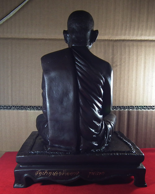  พระบูชารุ่นแรก หลวงปู่ไม อินทสิริ ขนาดหน้าตัก ๕ นิ้ว ปี.๒๕๕๕