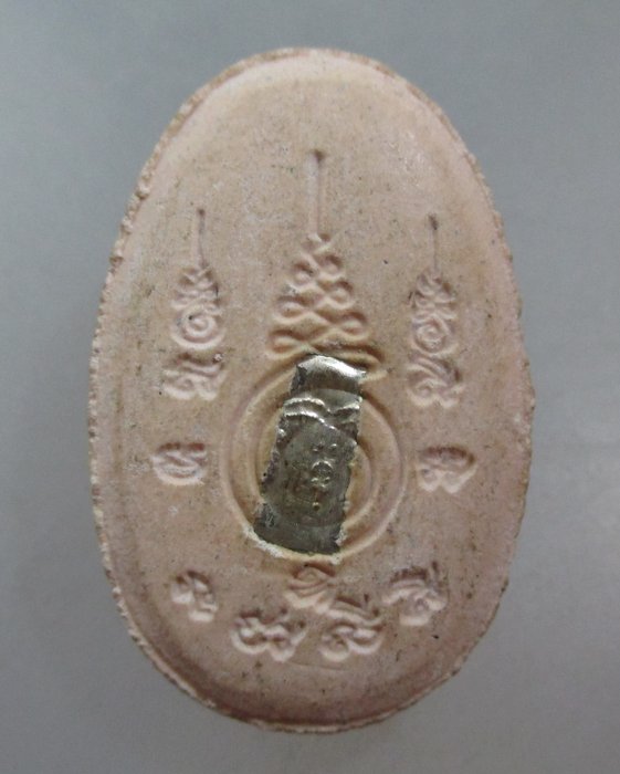 20 บาท พระสีวลี เนื้อผง ฝังตะกรุด ไม่ทราบที่ครับ