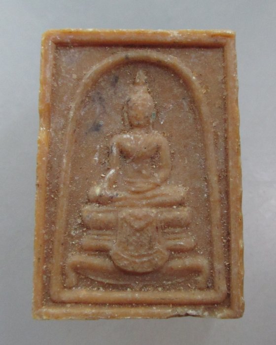 20 บาท  สมเด็จพระประทานพร หลังหลวงพ่อแพ วัดพิกุลทอง จ.สิงห์บุรี เนื้อผงแก่น้ำมัน