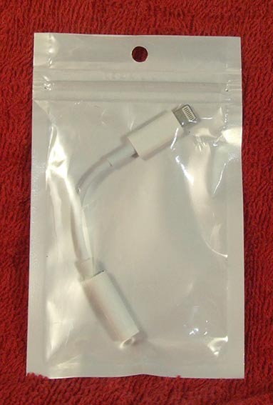 สายแปลงจาก Lightning Port เป็นช่องต่อหูฟัง 3.5 mm ปกติ (ใช้กับ Iphone 7 / Iphone 7 Plus) ของใหม่ครับ