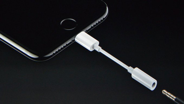 สายแปลงจาก Lightning Port เป็นช่องต่อหูฟัง 3.5 mm ปกติ (ใช้กับ Iphone 7 / Iphone 7 Plus) ของใหม่ครับ