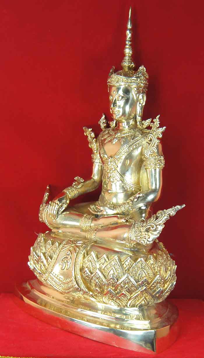พระพุทธรูปปางโปรดพญาชมพูบดีหรือปางทรงเครื่อง เนื้อทองเหลืองขัดมันปัดทอง หน้าตัก 7 นิ้ว ขนาดความสูง 1