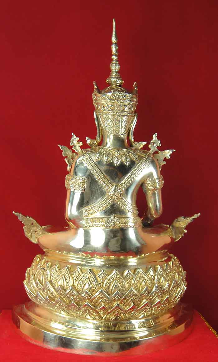 พระพุทธรูปปางโปรดพญาชมพูบดีหรือปางทรงเครื่อง เนื้อทองเหลืองขัดมันปัดทอง หน้าตัก 7 นิ้ว ขนาดความสูง 1