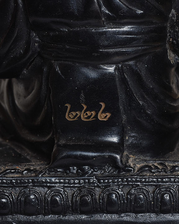 พระบูชาหลวงพ่อทวดรุ่นบูรณพระธาตุเจดีย์วัดช้างให้2551 ขนาด 3 นิ้ว หมายเลข 222 รมดำ