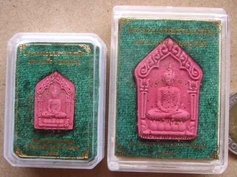 พระขุนแผนพรายเนรมิตร หลวงปู่จื่อ จ ชัยภูมิ ปี2558เลข34เนื้อชมพู ฝังตะกรุดทองแดงคู่ กรรมการ+กล่อง