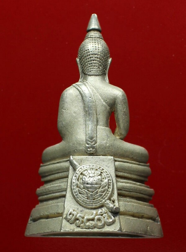 หลวงพ่อโสธร 80ปีกรมตำรวจ เนื้อเงินปัดเงา มีเส้นคอ