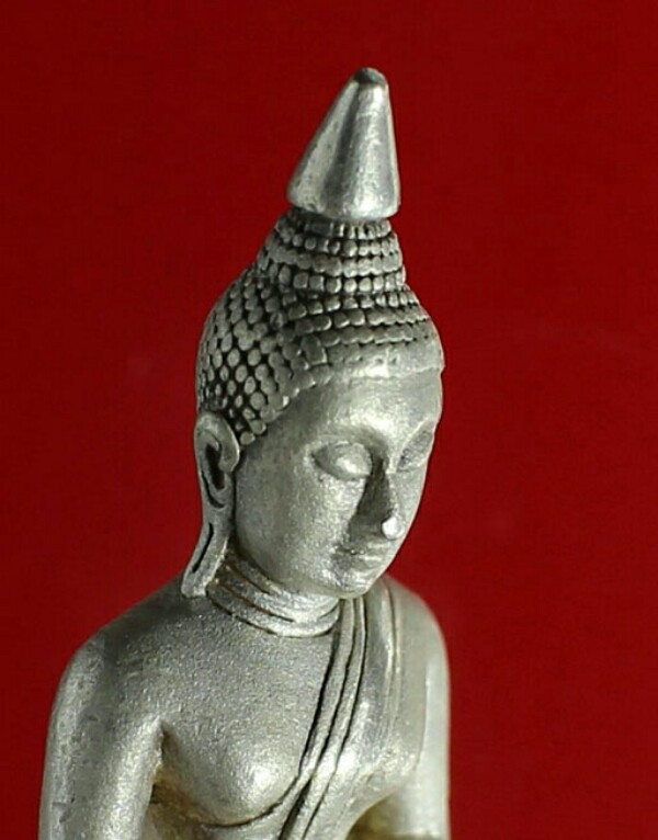 หลวงพ่อโสธร 80ปีกรมตำรวจ เนื้อเงินปัดเงา มีเส้นคอ