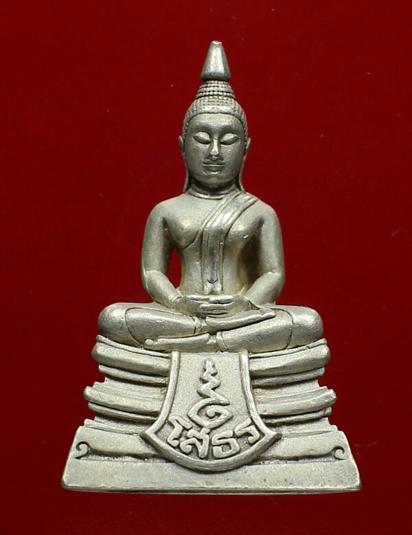 หลวงพ่อโสธร 80ปีกรมตำรวจ เนื้อเงินปัดเงา มีเส้นคอ