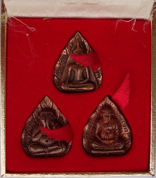 ชุดรัตนรังศรี ปี41 หลวงปู่ทิมวัดพระขาว เคาะเดียว